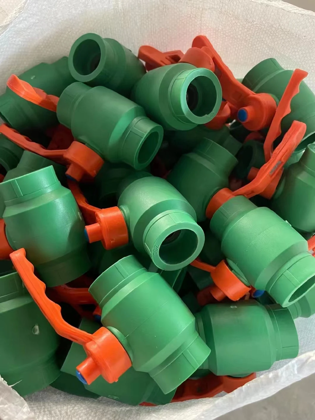 Good Quality Promotional Plastic White Handles PPR Ball Valve with Very Low Price