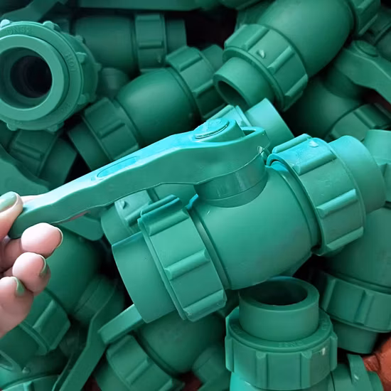 가정을 위한 온갖 Factoty 공급 PPR 관 이음쇠 녹색 두 배 항구 공 벨브